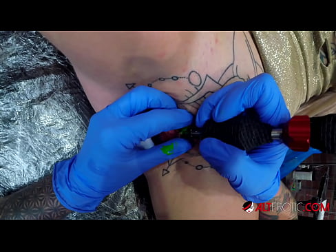 ❤️ Ekstremt tatoveret hottie Sully Savage fik en tatovering på sin klitoris Porno at da.dreamlandpassionjourney.ru